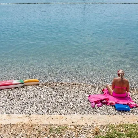 Una With Sea View Near Beach
